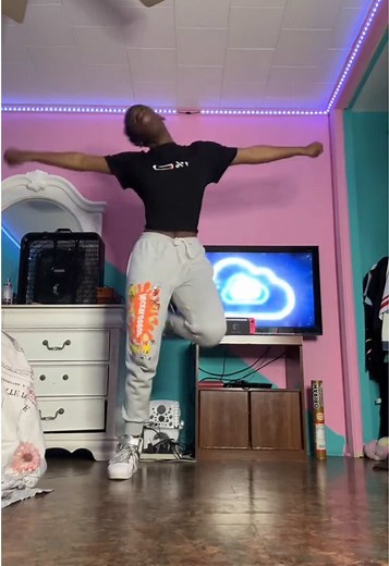 I’m obsessed with this dance fr #MemeCut #Meme #funny #foryoupage #fyp #fy #blowthisup #dontletthisflop #dance #fypppp #4up #4youpage #4upageシ