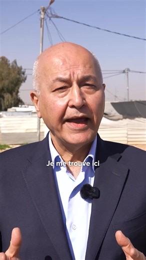 📍 Camp de réfugiés de Zaatari, Jordanie En visite en Jordanie, le Haut Commissaire des Nations Unies pour les réfugiés, Barham Salih, a rencontré des réfugiés syriens qui continuent d'aspirer à un avenir meilleur. Nombre d’entre eux souhaitent rentrer. Mais ils veulent s’assurer de pouvoir vivre en sécurité, subvenir aux besoins de leurs familles, scolariser leurs enfants et accéder aux services de base. La Jordanie a fait preuve d’une solidarité remarquable en accueillant des centaines de mill