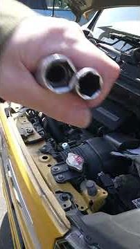 Part Replacement for the 100,000 km N-VAN’s 3rd User Inspection "Part 2": Changing the Spark Plugs