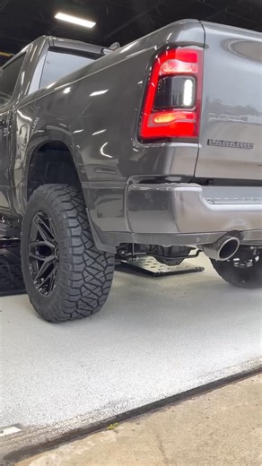 Brand new 2024 Ram 1500 Laramie in for the 6” Ready Lift suspension system with Bilstein shocks complemented with a set of 20x10 Fuel Flux wheels wrapped in 35x12.50 Nitto Ridge Grappler tires & can’t forget the Westin R5 side steps completing this project for one of our local dealerships 😎. #ram#ram1500#5thgenram#readylift#bilsteinshocks#fuelwheels#nittotires#westinautomotive#ramtrucks#liftedtrucks#brandnew#forsale#contactus#callus#stuartfl#florida#southflorida#extremeperformance#teamx | Extre