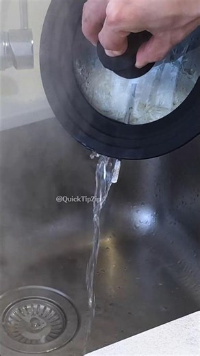 STOP draining noodles like this! (The 1-Second Chopstick Hack)