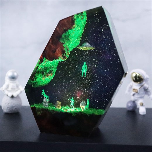 Alien UFO Resin Lamp, Galaxy Epoxy Night Light, Sci-fi LED Lamp, Space Art Decor, Handmade Cosmic Lamp, Unique Gift for Sci-fi Lovers - Etsy