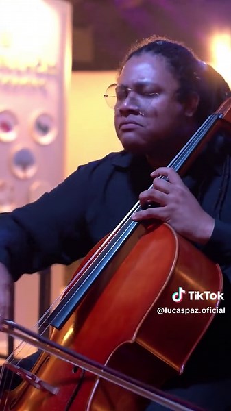 Assim fica mais fácil ouvir Anitta? 🫣😂🎻 #cello #violoncelo #funk #anitta