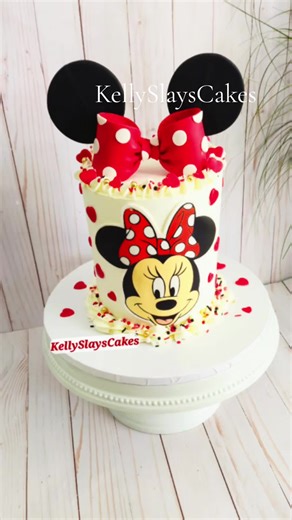 Would you eat her face tho... poor Minnie... 🤣😂 But for real Isn't she lovely!!! Miss Minnie Mouse Cake! Fondant Ears, Gumpaste Bow and Edible Face! #minniemousecake #cakedecorating #cake #food #fyp