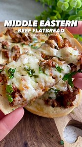 Middle Eastern Beef Flatbread 🫓 The flavours on this were just perfection!! Beef mince coated in Middle Eastern spices, with all the cheesy goodness, a drizzle of garlic mayo all on a toasted flatbread 🤤 Macros 558 calories 46gP / 19gF / 50gC Serves: 2 Shopping list ✍️ - 1/2 red pepper, diced - 1/2 onion, diced - 250g lean beef mince - 20g tomato purée - Pinch Dried Chilli Flakes - Squeeze of lemon juice - 2x Deli Kitchen Focaccia - 30g light cheddar - 50g light mozzarella - 2x tbsp Garlic May