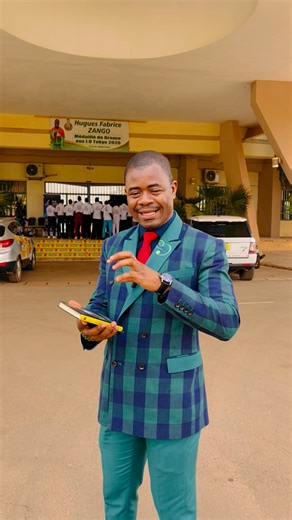 LE CHANGEMENT A 180 DEGRÉS. Nous vous tendons aujourd’hui nos bras. Venez. Les termites constituent la termitière surplace avec la terre à leurs disposition. Pourquoi c’est nous les Hommes qui devons vadrouiller dans tous les sens? Le livre la puissance de l’auto éducation, démarche psycho-métaphysique pour un succès responsable - le GUIDE ULTIME vient permettre aux humains de se construire de l’intérieur vers l’extérieur. De s’élever comme la termitière. Pour votre information, j’ai les codes. 