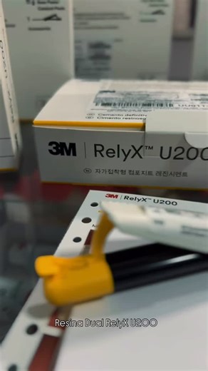 Tooth and Tools on Instagram: "RELYX U200 CLICKER RF TRANS y A2 Cemento resinoso autoadhesivo de curado dual utilizado para la cementación permanente de coronas, puentes, inlays, onlays y postes. No requiere grabado ni adhesivo. #3mdental #resinadual #dentistasentiktok"
