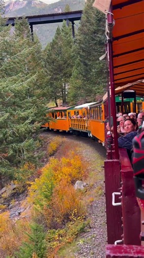 A fall train ride that feels like stepping back in time