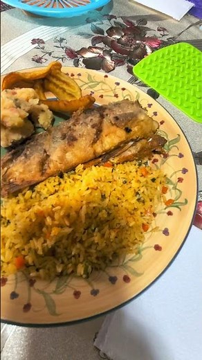 Traditional Panamanian Dinner 🇵🇦🐟 | Fried Fish & Rice