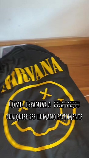 ningun disco sufrió daños durante la grabación de este video 🤓 #nirvana #nirvanafans #rock #grunge #kurtcobain #kurtcobainedit #kristnovoselic #kristnovoselicedit #davegrohl #davegrohledit #f #fy #fypシ #bleach #nevermind #inutero #unplugged #parati