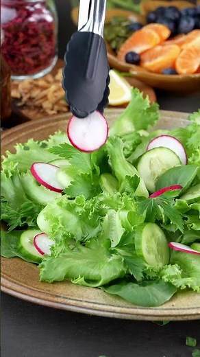 Autumn Salad That Brings Fall & Summer Flavors