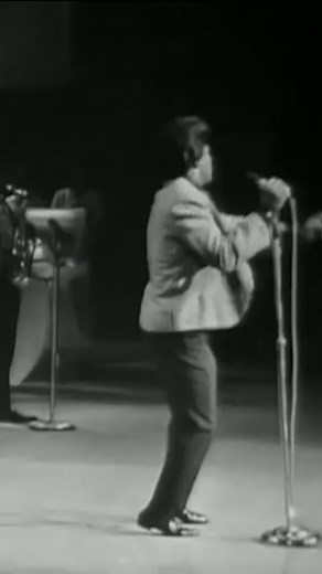 Whenever James Brown was on stage, he made sure to stay moving and active! His #WorkoutRoutine consisted of his impressive dance routines as well as playing sports! #Fitness #Dance #JamesBrown