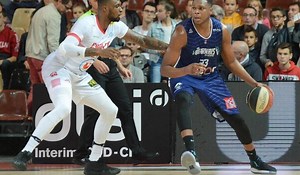 La piste Vitalis Chikoko se referme : Cholet Basket change de cible . Sport