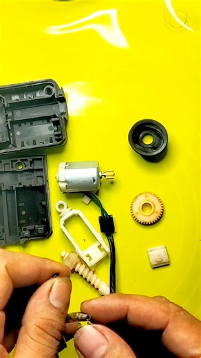 “How to Identify Components and Their Functions Inside a Central Lock Module” #CentralLock #ElectronicModule #ComponentIdentification #AutoElectrical #VehicleSecurity #ModuleInspection | Tenny Switch