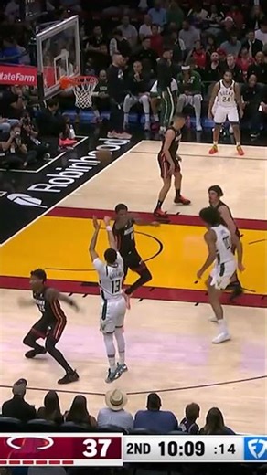 Ryan Rollins with the Step-Back Three | Bucks vs Heat