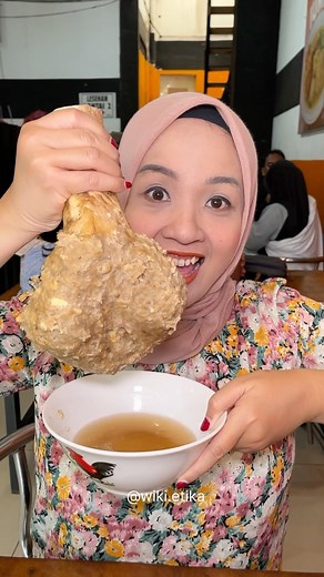 wiki | food vlogger | HALO REK on Instagram: "Halooo rekkk, iki lo bakso enakk, ndaginggg,, full tetelannnn,, di alun alun kota batu. Ada juga bakso sumsum nya lo disini. Buka nya 24 jam. Wes ndang nggolek anget2 nde keneee,, 🏠 Bakso Tetelan Pak Jo 🔎 @baksotetelanpakjo 📍 Alun Alun Kota Batu ⏰ buka 24 jam #kulinerbatu #bakso #kulinermalang #malangkuliner"