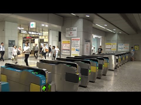 名古屋駅桜通口の改札口の風景
