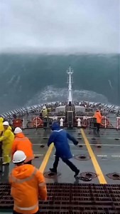Massive wave hits front of ship | Next Wave A.I