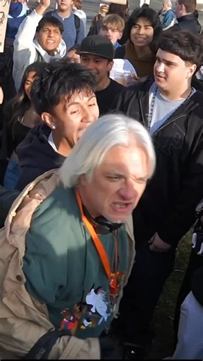 Counter protesters confronted a group of Wenatchee High Schoolers protesting ICE this week. Verbal exchanges between the two parties got heated at one point. Video: Dominick Bonny | Source ONE News