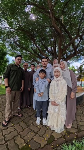 Assalamu 'alaikum Warahmatullahi Wabarakatuh Kami sekeluarga menghaturkan : Selamat Idul Fitri 1447 H 𝐓𝐀𝐐𝐎𝐁𝐁𝐀𝐋𝐀𝐋𝐋𝐀𝐇𝐔 𝐌𝐈𝐍𝐍𝐀 𝐖𝐀 𝐌𝐈𝐍𝐊𝐔𝐌 *TAQOBBAL YA KARIM* Mohon dimaafkan lahir dan batin atas salah dan khilaf kami selama ini. Semoga Allah SWT senantiasa memberikan Bimbingan dan PerlindunganNya kepada kita semua untuk bisa Istiqomah menjadi insan yg bertaqwa. Aamiin YRA ( putraausa & keluarga )