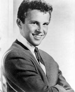 AM I LOSING YOU - Bobby Vinton - LETRAS.COM