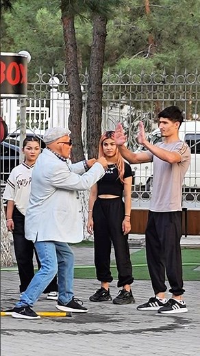 Old man boxing prank🥊👴🏼