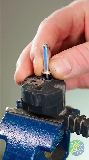 Reparatur eines Steckers zu Hause 🏠