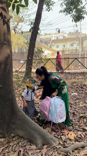 Mom 🆚 Daughters 🌿The ultimate jungle hide & seek begins… 😈 #hideandseekfun #shorts #momdaughter