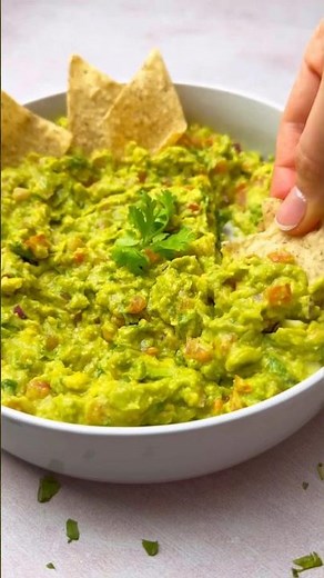 The BEST Homemade Guacamole 🥑 (Fresh, Creamy & Easy!) #recipe #dips #easyrecipe
