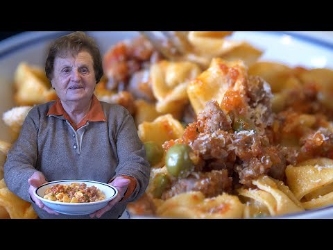 Make Lina's pasta with sausage and peas, two ways! | Pasta Grannies