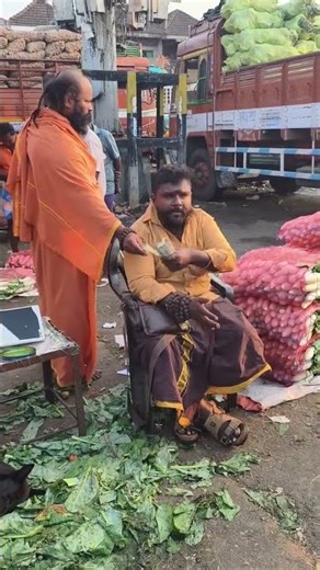 Koyambedu Market #chennai #koyambedu #market #radish #vegetables #viral #trending