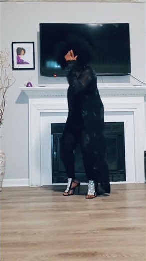 UGGGH MY AUTO FOCUS DIDN'T KICK IN... I was "off task" AGAIN...LOL The music took over...🥰