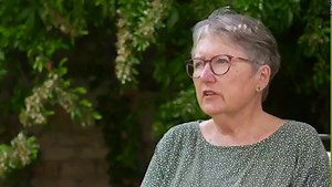 Die Augsburger Fuggerei feiert heute ihren 500. Geburtstag. 🎉 Anlässlich des Jubiläums haben wir eine vierteilige Video-Serie produziert. In der zweiten Folge öffnen Bewohnerinnen und Bewohner ihre Türen und zeigen, wie sie in der Fuggerei leben. Es geht um Vorurteile, schöne Gärten – und eine Jahresmiete von 88 Cent. Die weiteren zwei Teile unserer Video-Serie findet ihr auf augsburger-allgemeine.de/60362521 🎥 (Für den dritten und vierten Teil wird ein Plus-Abo benötigt.) | Augsburger Allgeme