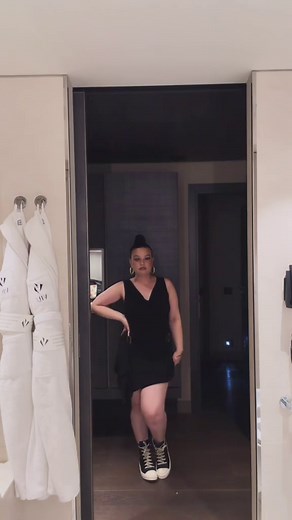 Lola Young Twerks to Anything