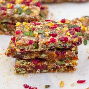 Homemade Date Energy Bars - Flavours Treat