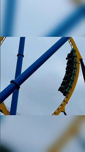 Green Lantern Stand Up Roller Coaster - Six Flags Great Adventure