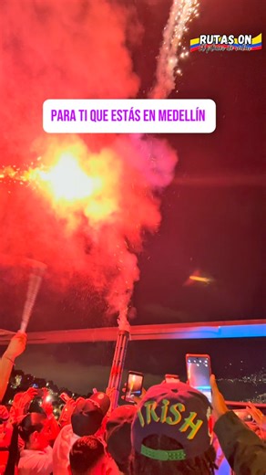 Restaurante l Bar l Eventos l Fiestas | Rooftop on Instagram: "*ALBORADA MEDELLÍN 2025 🎉🎈PLAN VIP*🎄 FECHA🗒️: 30 de Noviembre de 2025 INVERSIÓN: 90.000 por persona 📌INCLUYE: 🚐Transporte Recogida en estación estadio, Suramericana, terminal del norte y éxito de la 80. ⏰Hora: desde las 8:00pm ✅ Ingreso a mirador con vista a la ciudad, estilo Rooftop (Terraza) en el barrio Robledo😍 ✅ Cóctel de bienvenida 🍸 ✅ KIT Navideño 🧑🏻‍🎄🎅🏻 ✅ DJ y artistas en vivo.🎶🎤 ✅ Natillada y chicharronada.🥓