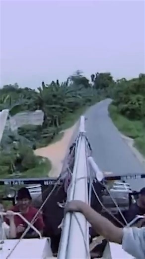 45K views · 456 reactions | Comment mon bateau est transporté durant mon expédition ! | Mike Horn | Facebook