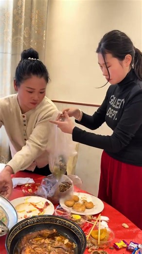 Lying down at the big table for my mother-in-law. Lying down at the big table and eating a big b