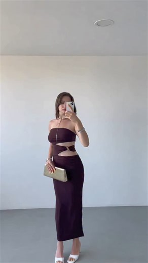 BBEOX on Instagram: "Dekolteye zarafet eklendi. Bel Dekolte Aksesuarlı Elbise 🖤 www.bbeox.com"