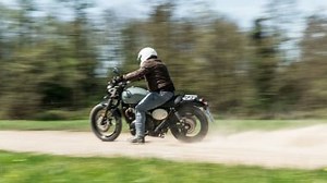 Triumph Street Scrambler 2022, stile autentico e tanta sostanza. La prova