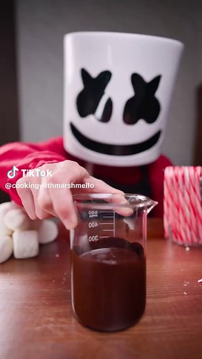 Delicious Candy Cane Hot Chocolate Recipe