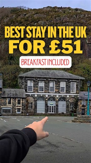 Tom Harborne on Instagram: "𝐇𝐨𝐰 𝐭𝐨 𝐠𝐞𝐭 𝐭𝐡𝐞𝐬𝐞 𝐩𝐫𝐢𝐜𝐞𝐬. Book direct with The Golden Fleece Inn. That is the whole trick. Do not use third party sites. When you book direct you get the lower rate and breakfast included for free, all locally sourced and genuinely good. ➡️ www.goldenfleeceinn.com These are December & January prices however even in peak season when it goes up this still comes in way cheaper than anywhere else. For this price I genuinely thought we would be getting a