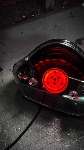 ✨ MẪU XOAY – PHONG CÁCH HALOGEN CỰC NGẦU ✨ 👉 Thiết kế xoay độc đáo, hiệu ứng ánh sáng chuyển động liên tục – cực kỳ nổi bật 👉 Tạo phong cách giống dòng xe bóng Halogen (Halozen) sang trọng, hiện đại 👉 Ánh sáng rõ nét, gom đường – đi đêm an toàn tuyệt đối 🚦 👉 Lắp đặt nhanh, chuẩn form nhiều dòng xe – giữ zin 100% 👉 Độ bền cao, chống nước, chống rung – bảo hành uy tín tại shop 💡 Mẫu xoay phong cách Halogen giúp xế yêu ngầu – lạ – khác biệt hoàn toàn 😎🔥 📞 Hotline: 0399 439 779 🏍 Địa chỉ: