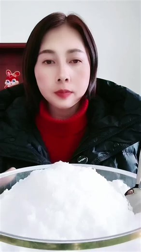 Satisfying Ice Eating ASMR Experience