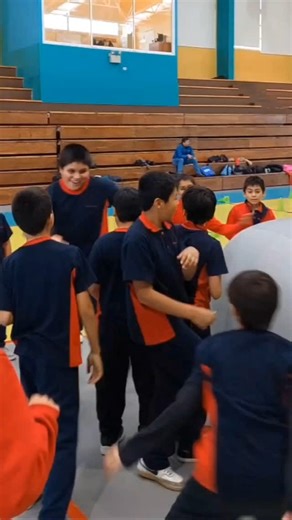 Kin-ball Temuco | Diversión GIGANTE con una pelota GIGANTE! ⚽️🎈🤩 ¿Has visto una pelota más grande que tú? ¡Eso es el Kin-Ball! En este deporte increíble,... | Instagram