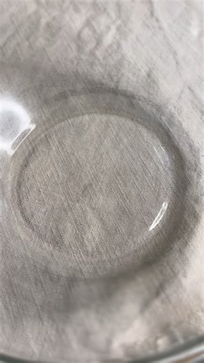 All you need: Salted popcorn 20g Handful of pretzels, broken up Handful of pecans, chopped 12 mini vegan marshmallows 1 cup vegan white chocolare buttons Sprinkles Method: 1. Melt the white chocolate. 2. Mix together the popcorn, pretzels, pecans and mini marshmallows in a bowl. 3. Add mixture to a 8x8 square tin lined with baking paper. 4. Drizzle the white chocolate over the top and mix well. 6. Add sprinkles on top. 7. Place in the fridge to set. 8. Enjoy. #nobake #dairyfree #dairyfreerecipe 