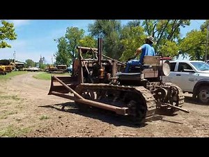 1929 Caterpillar SIXTY starting and pushing dirt