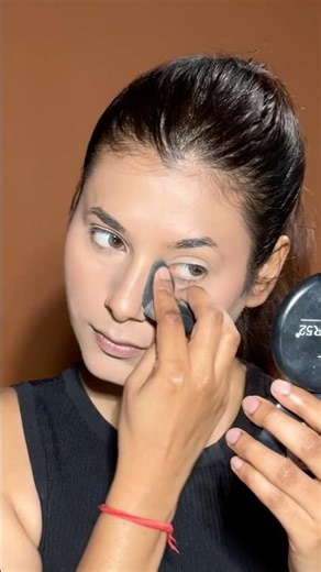 How to use compact powder for long lasting base ✔️ #makeupshorts #compactpower #longlastingmakeup