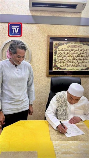 Khairy serah surat rayuan kembali masuk UMNO